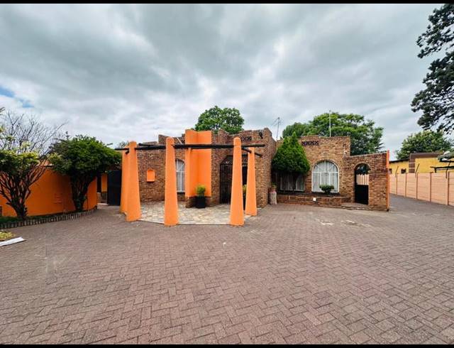 20 BEDROOM HOUSE FOR SALE IN BEDWORTH PARK